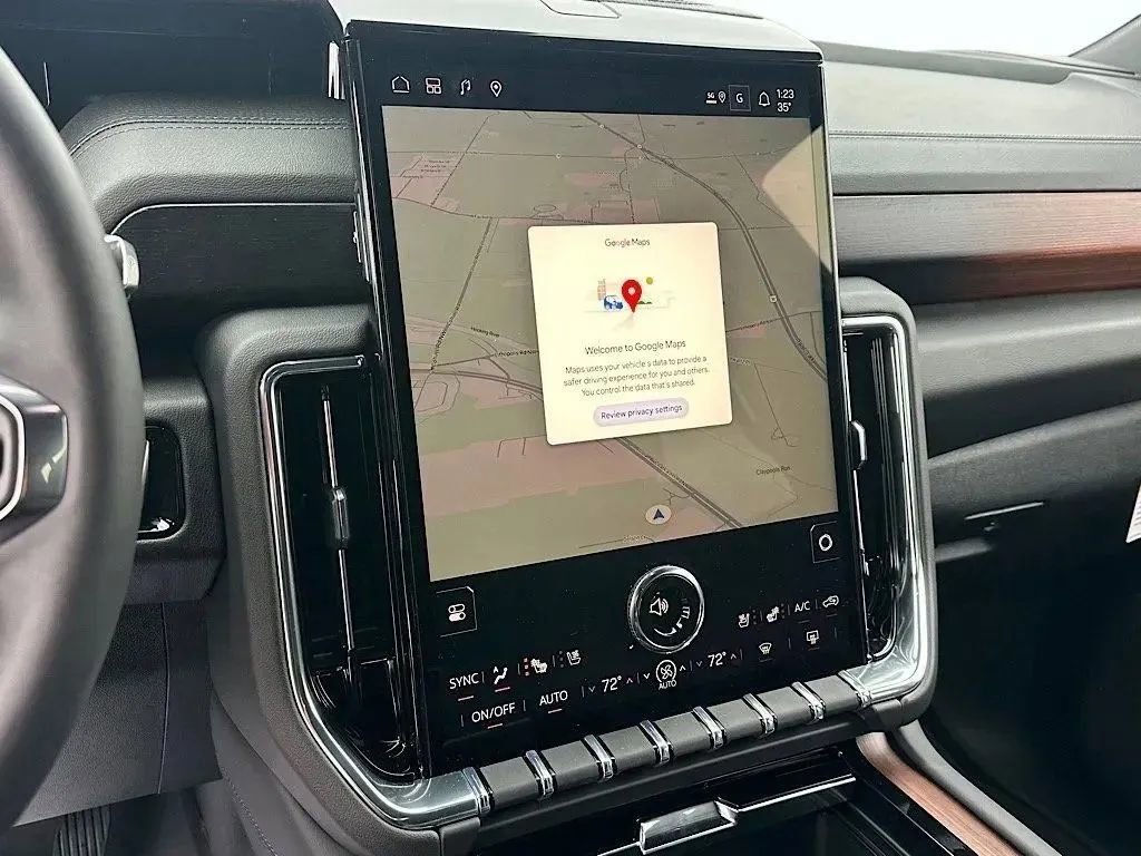 New 2026 GMC Yukon XL Denali w/ LPO, Floor Liner Package image 29