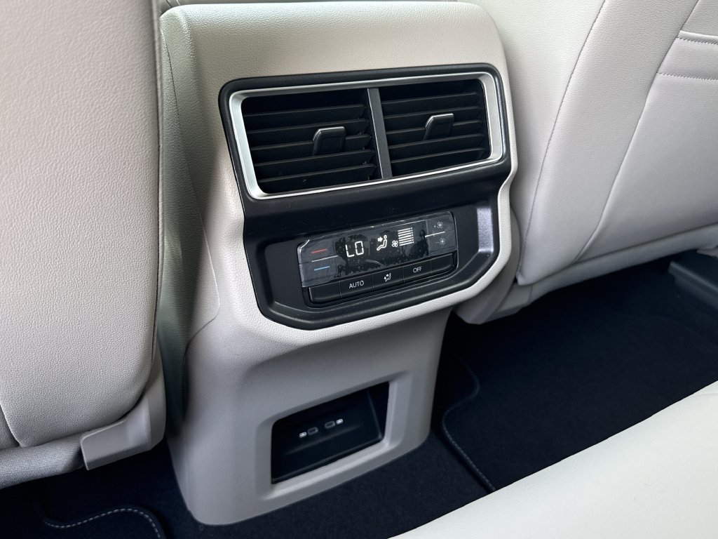 New 2026 Volkswagen Atlas SE FWD image 24