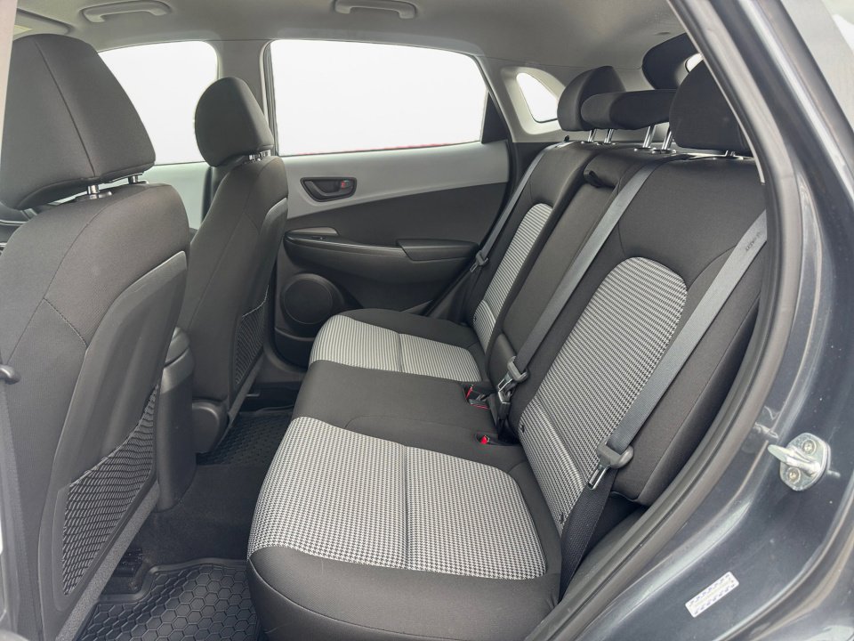 Used 2018 Hyundai Kona SE FWD image 16