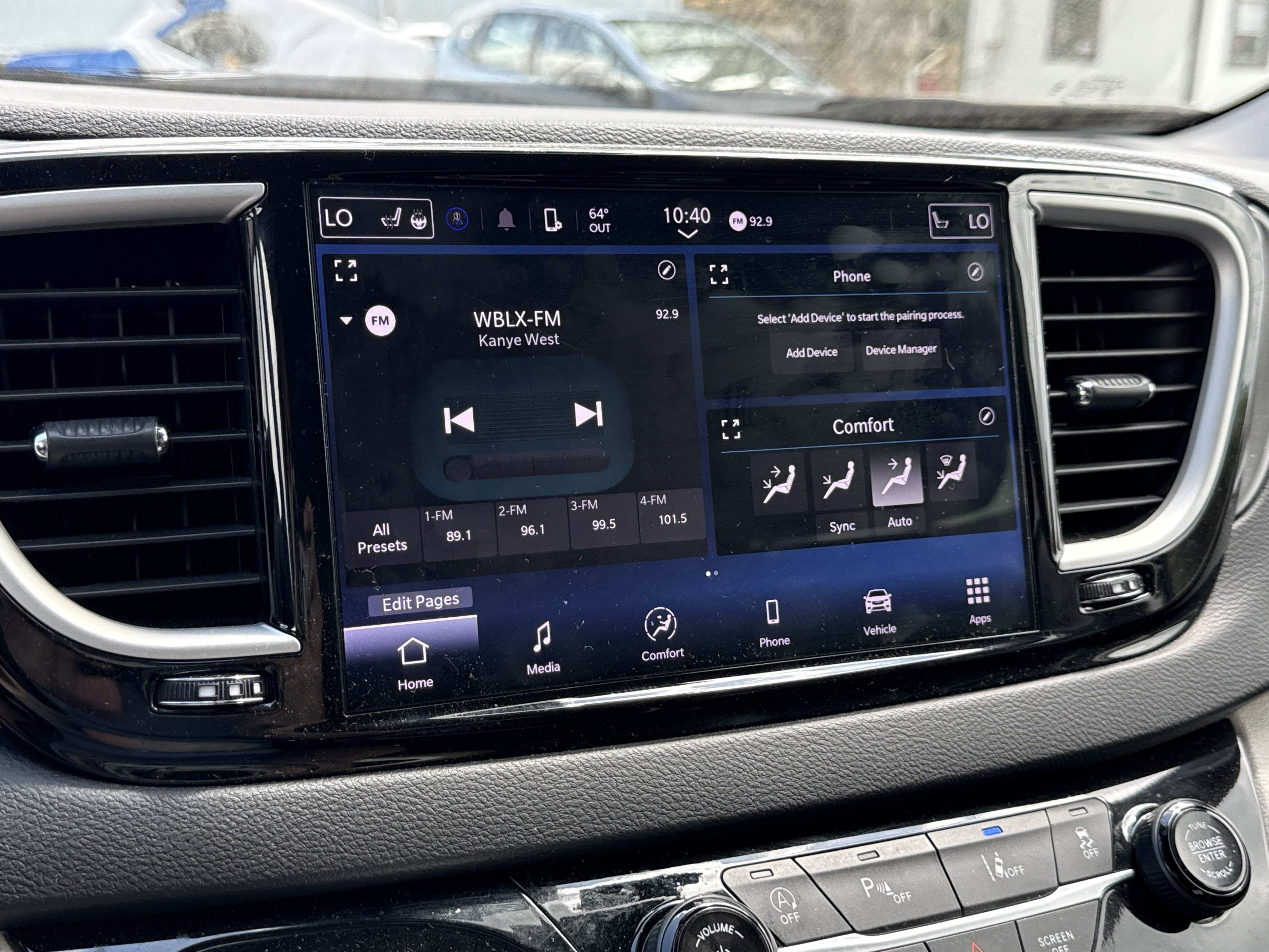 Used 2024 Chrysler Pacifica Touring-L image 18
