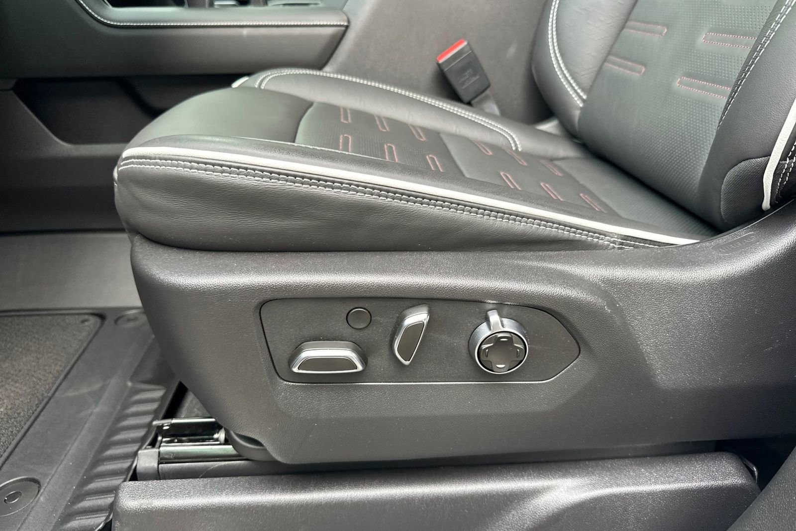 Used 2025 GMC Sierra 1500 AT4X image 14