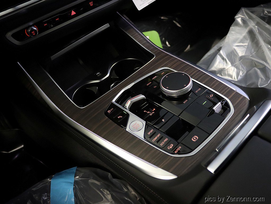 Used 2026 BMW X7 xDrive40i w/ M Sport Package image 26