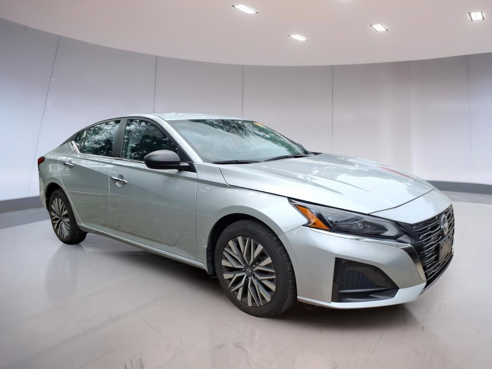 Used 2024 Nissan Altima 2.5 SV