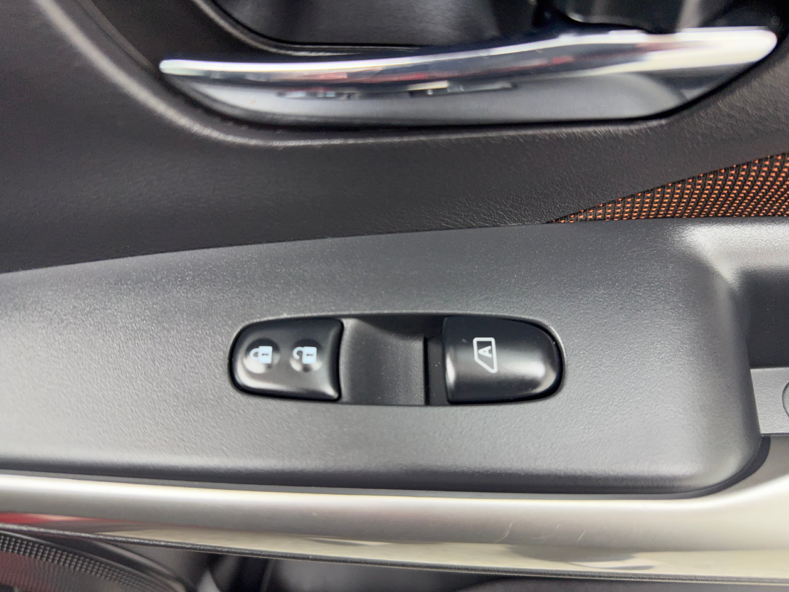 Used 2019 Nissan Kicks SR w/ Exterior Package FWD image 32