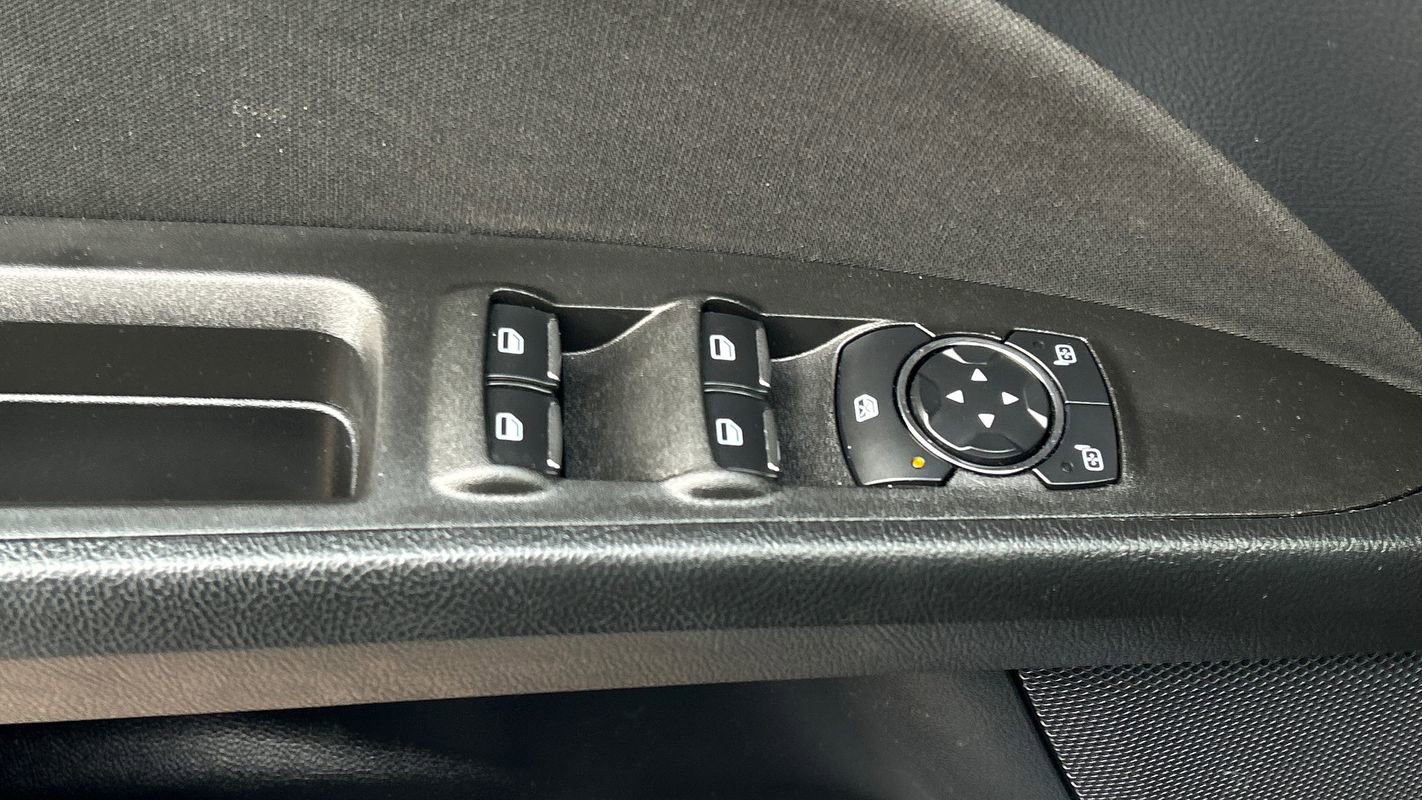Used 2020 Ford Fusion SE AWD/4WD image 32