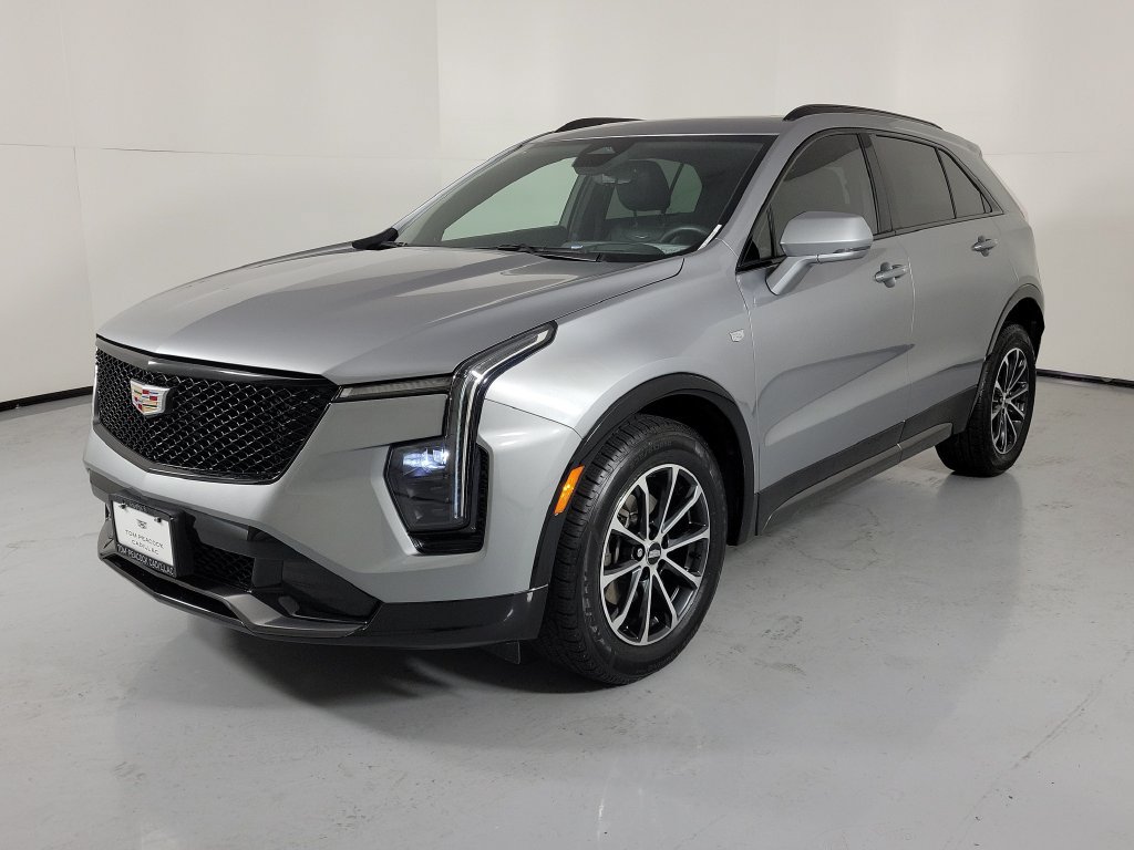 Used 2024 Cadillac XT4 Sport w/ Technology Package FWD image 3
