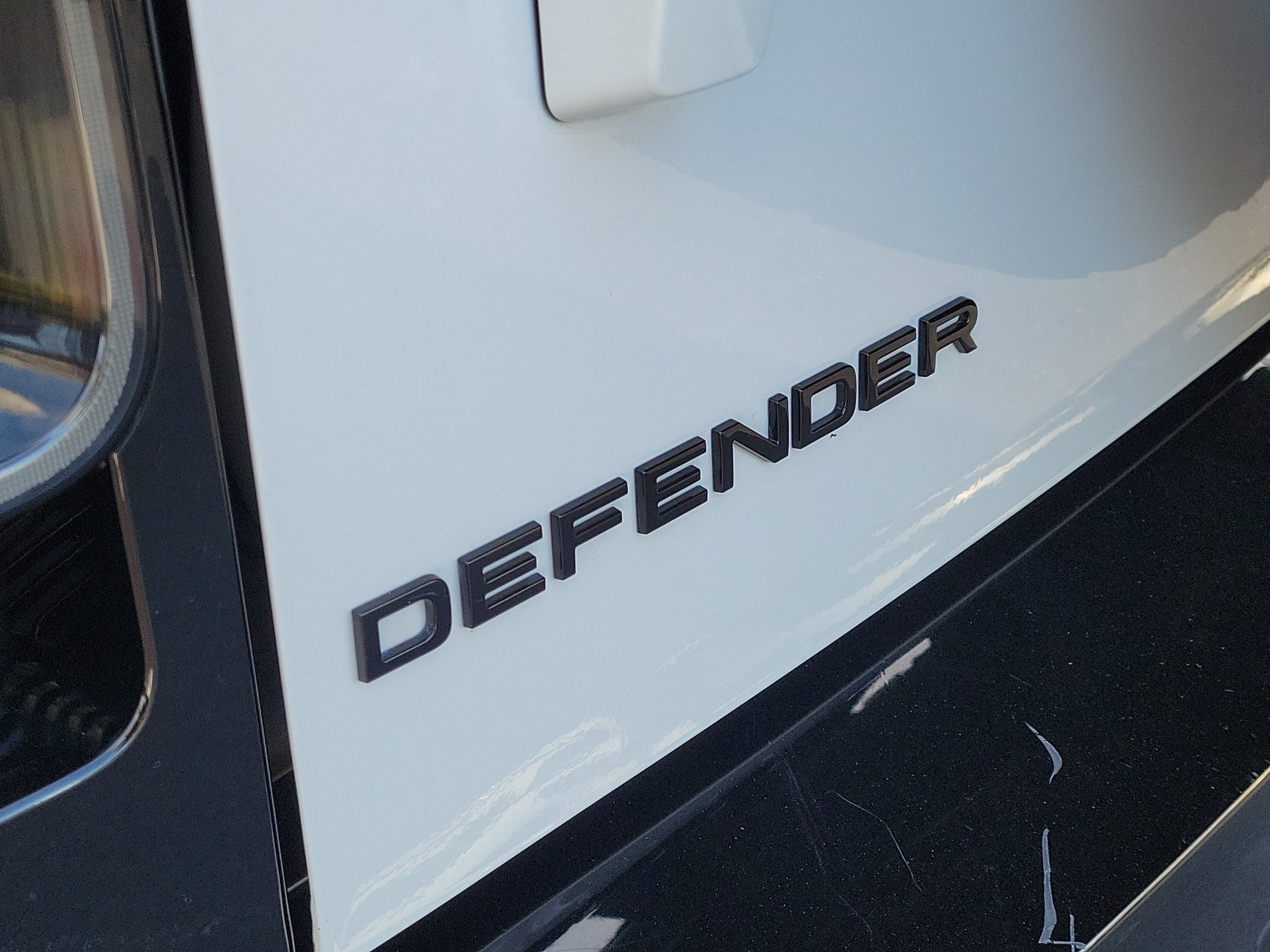 Used 2023 Land Rover Defender 110 V8 AWD/4WD image 5