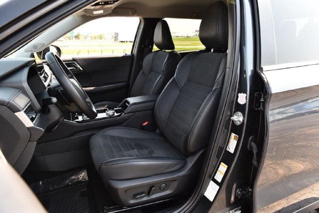 Used 2025 Mitsubishi Outlander SE AWD/4WD image 23