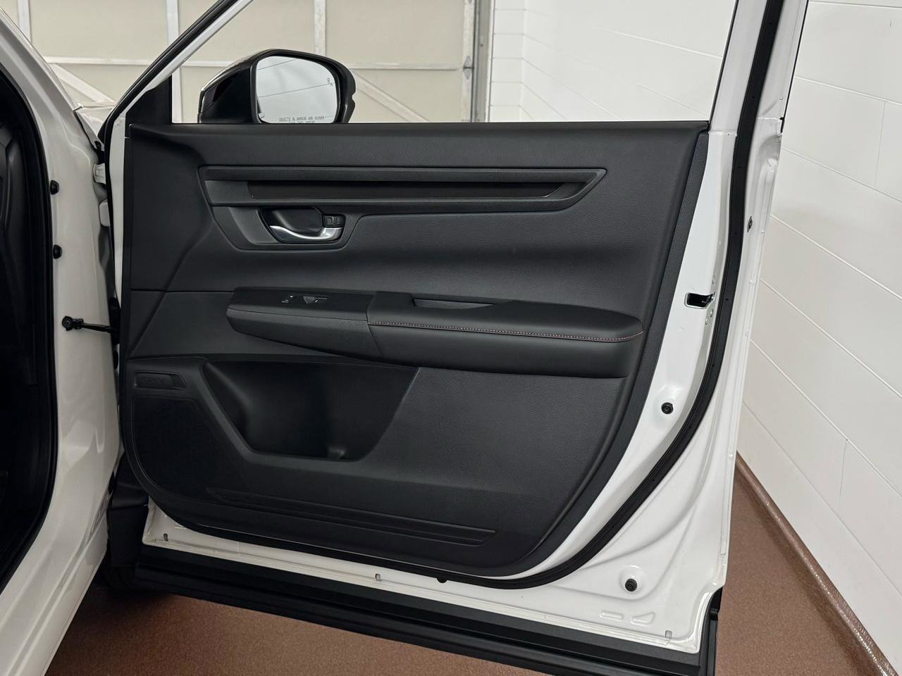 Used 2025 Honda CR-V Sport image 33