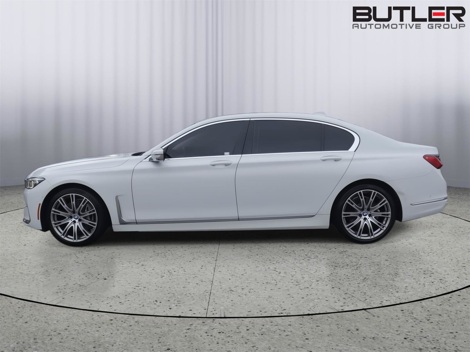 Used 2022 BMW 740i w/ Premium Package RWD image 3