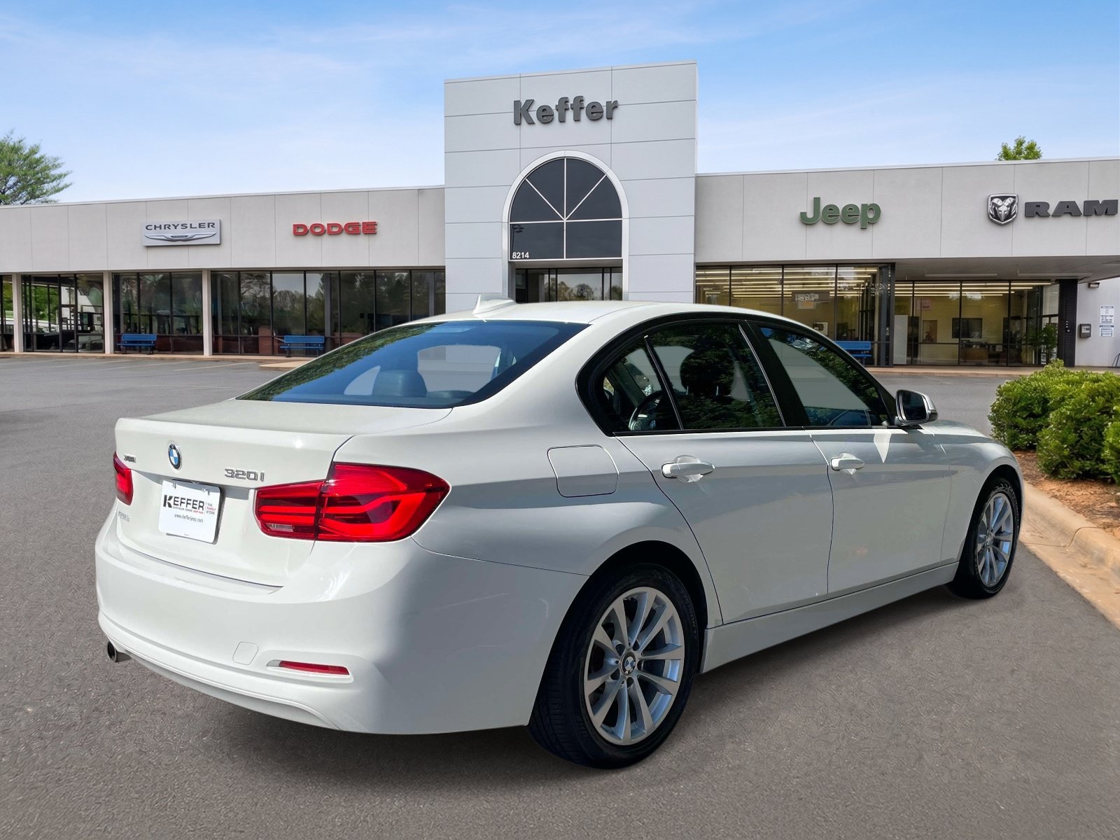 Used 2018 BMW 320i xDrive Sedan w/ Convenience Package AWD/4WD image 6