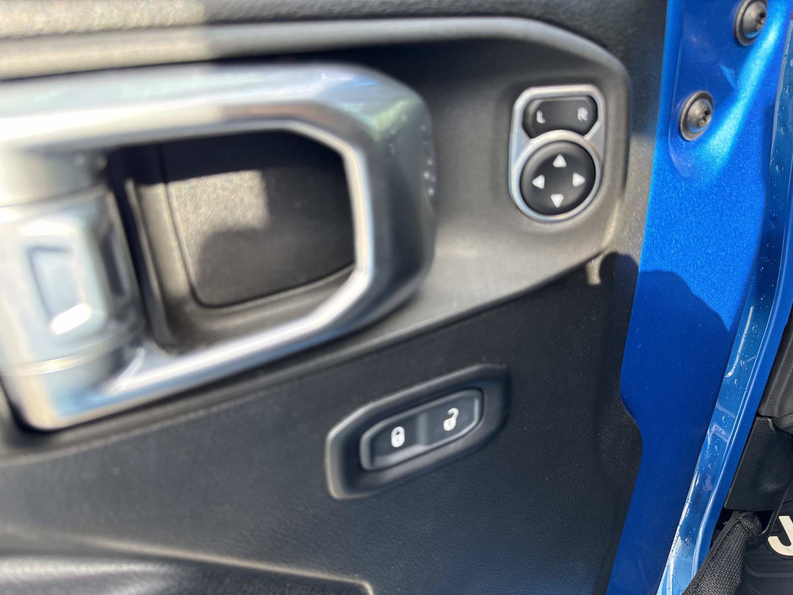 Used 2023 Jeep Wrangler Sport AWD/4WD image 21