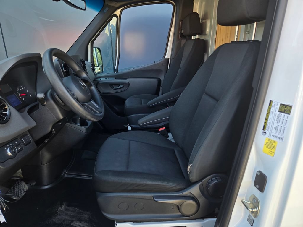 Used 2021 Mercedes-Benz Sprinter 2500 image 16