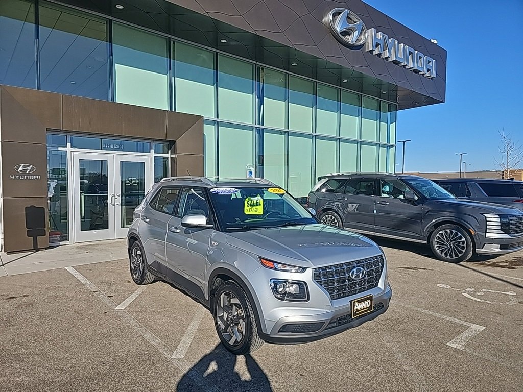 Certified 2023 Hyundai Venue SEL image 7