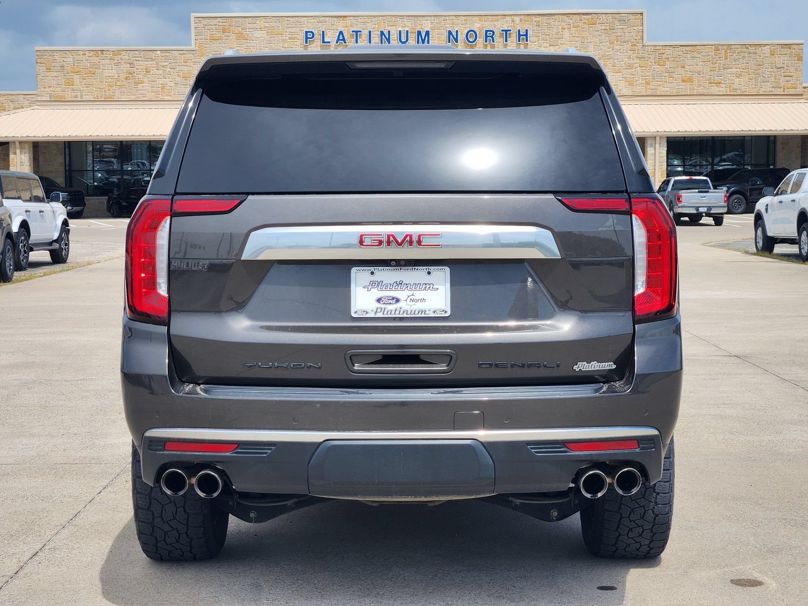 Used 2021 GMC Yukon Denali w/ Advanced Technology Package AWD/4WD image 8