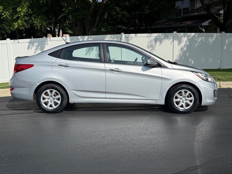 Used 2012 Hyundai Accent GLS FWD image 5