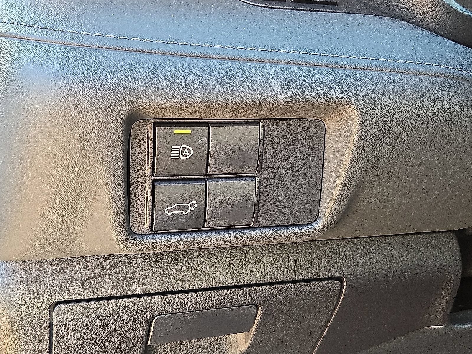 Used 2022 Toyota Highlander XLE AWD/4WD image 25