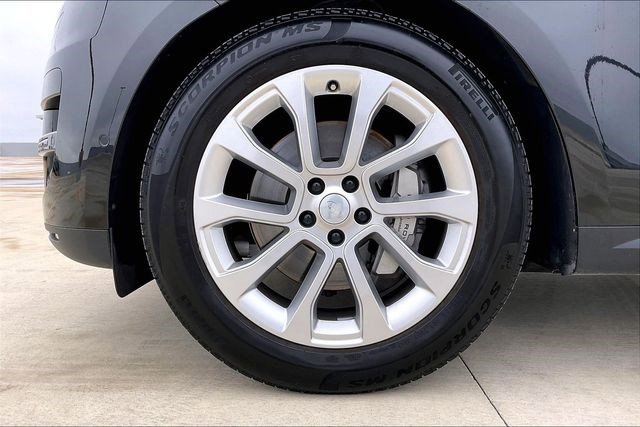 Used 2025 Land Rover Range Rover Sport SE image 9