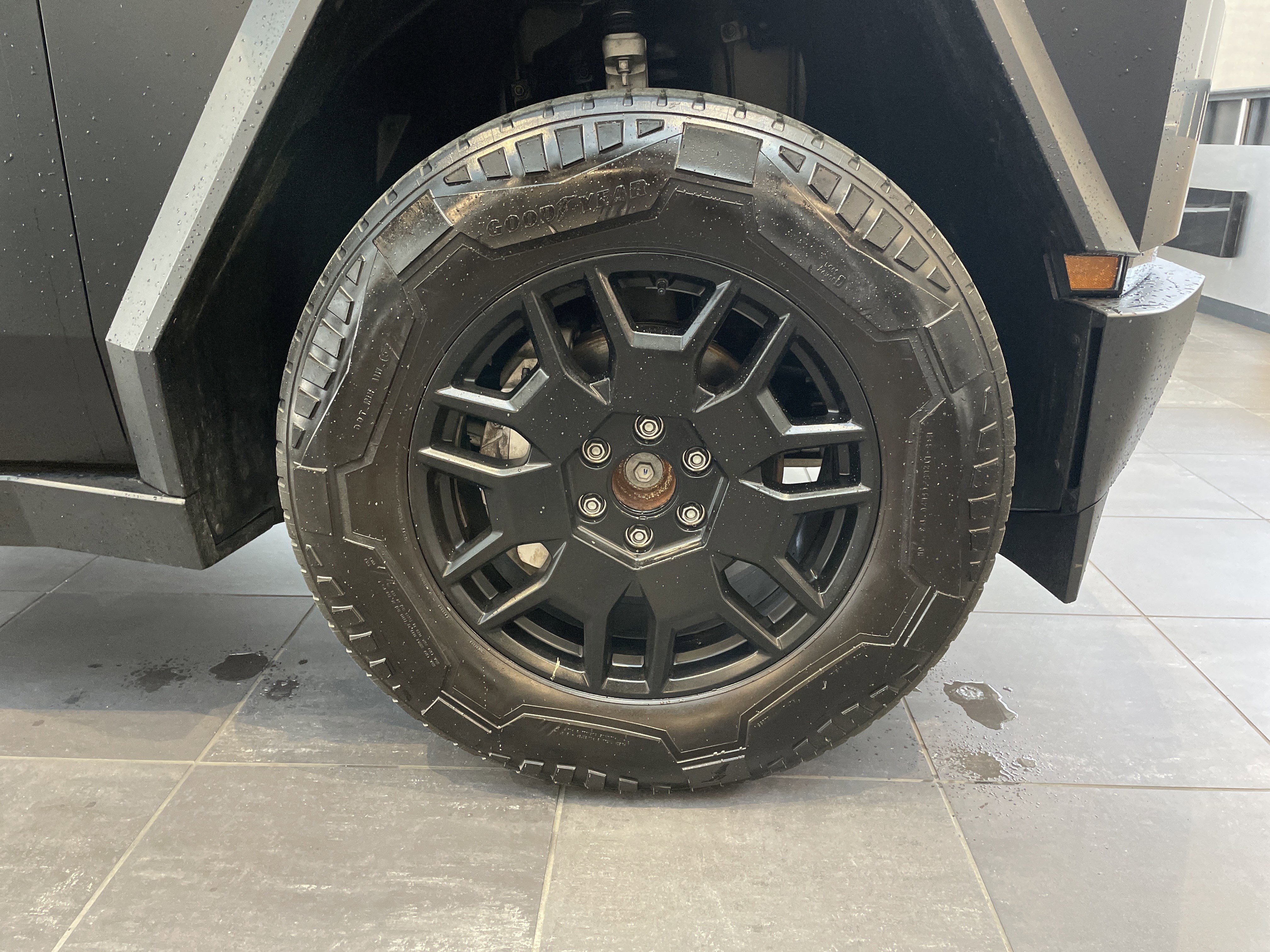 Used 2024 Tesla Cybertruck AWD Crew Cab image 11