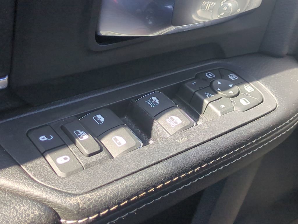 New 2026 RAM 3500 Laramie AWD/4WD image 25