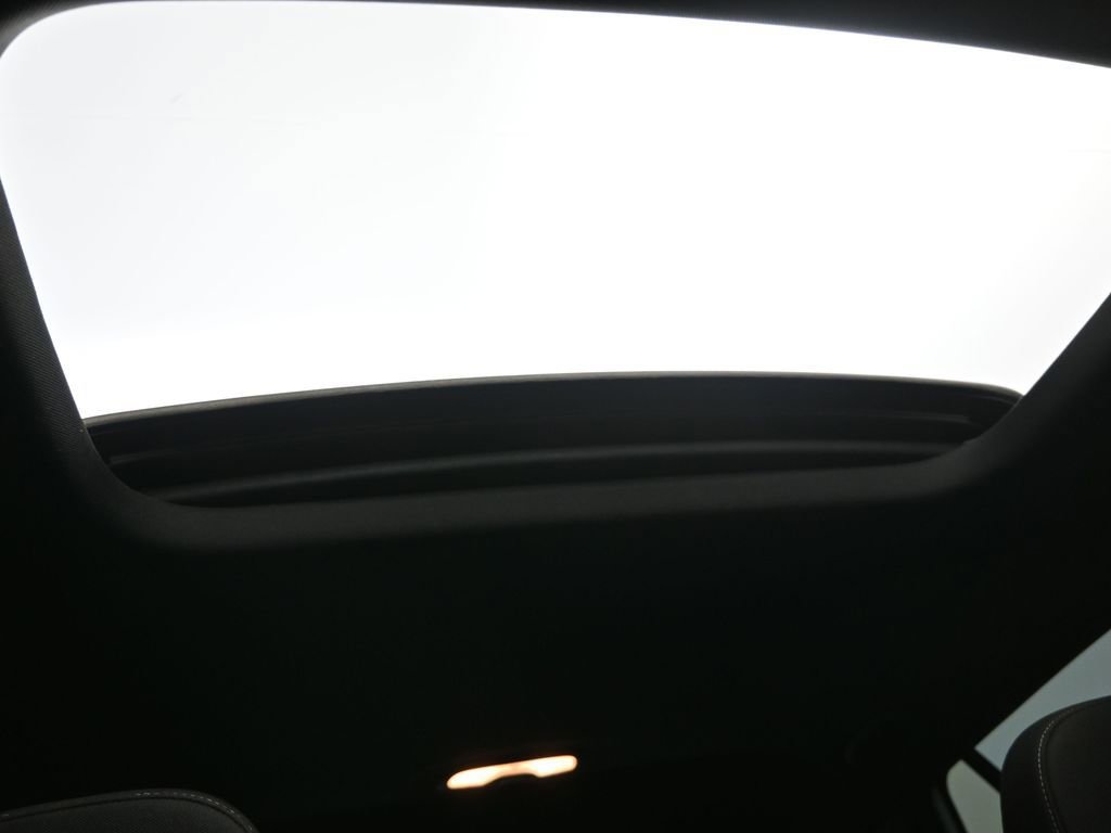 Used 2025 Chevrolet Trax RS w/ Sunroof Package image 25