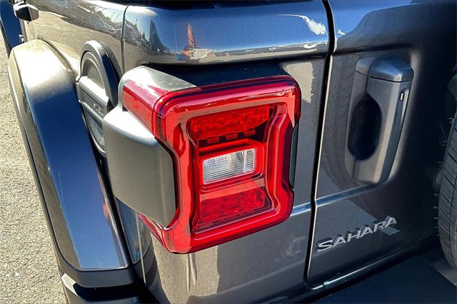 Used 2025 Jeep Wrangler Sahara image 28