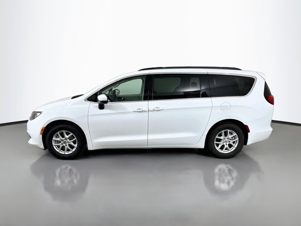 Used 2021 Chrysler Voyager Lxi FWD image 4