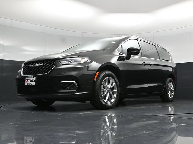 Certified 2022 Chrysler Pacifica Touring-L AWD/4WD image 61