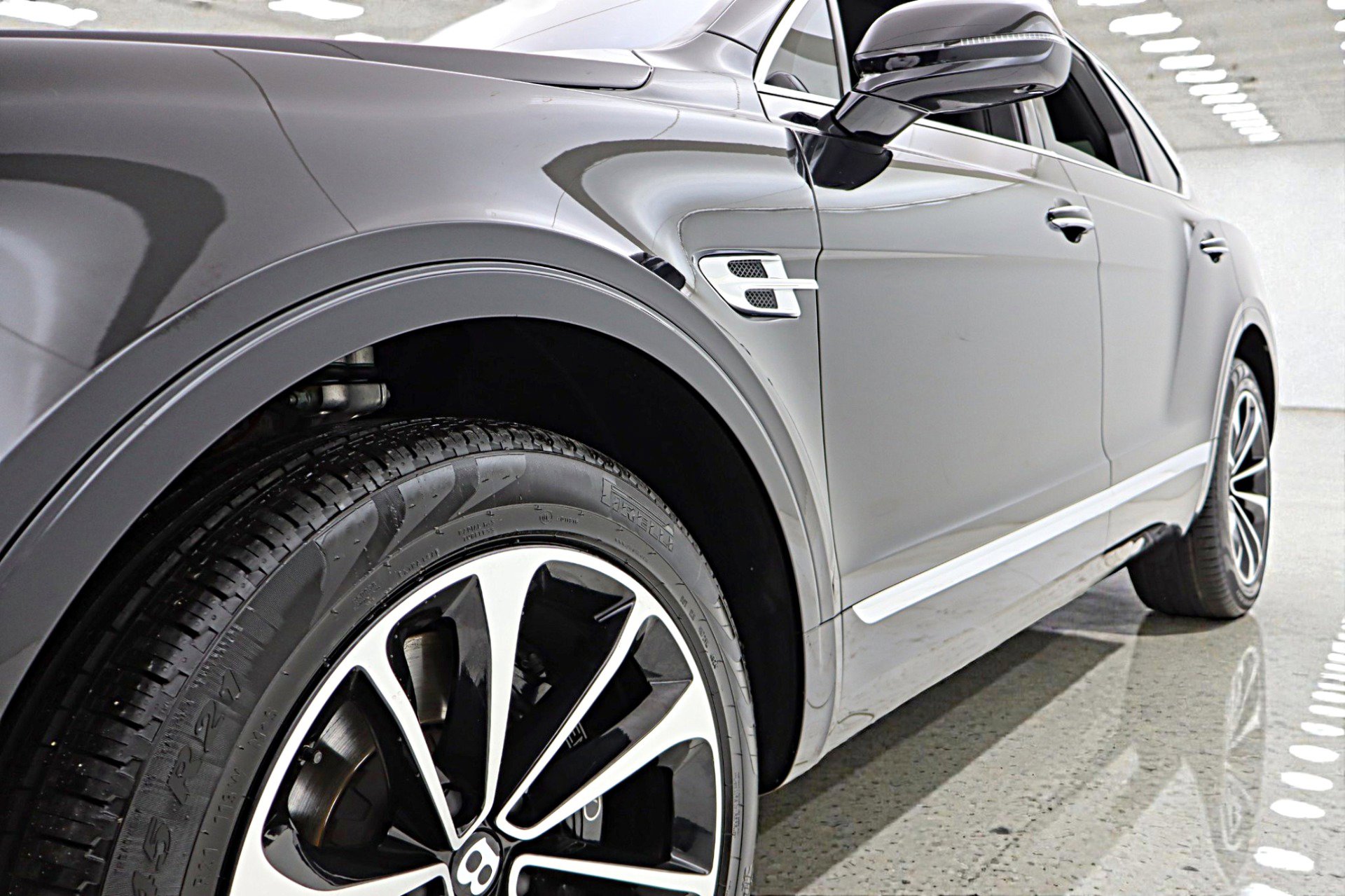 Certified 2017 Bentley Bentayga image 19