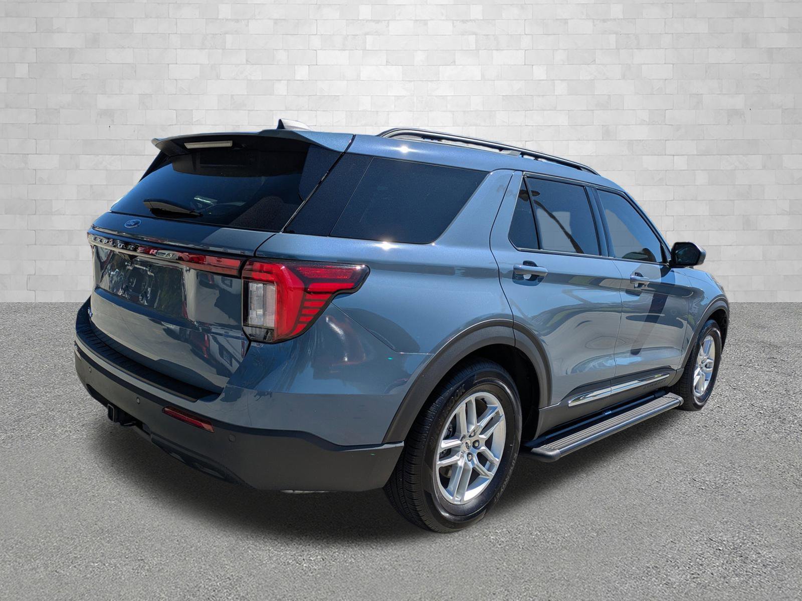 Used 2025 Ford Explorer Active image 2