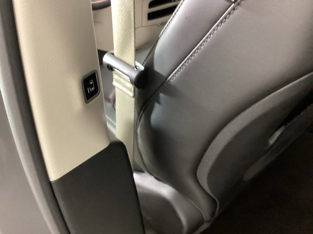 Used 2023 Chrysler Pacifica Touring-L image 16