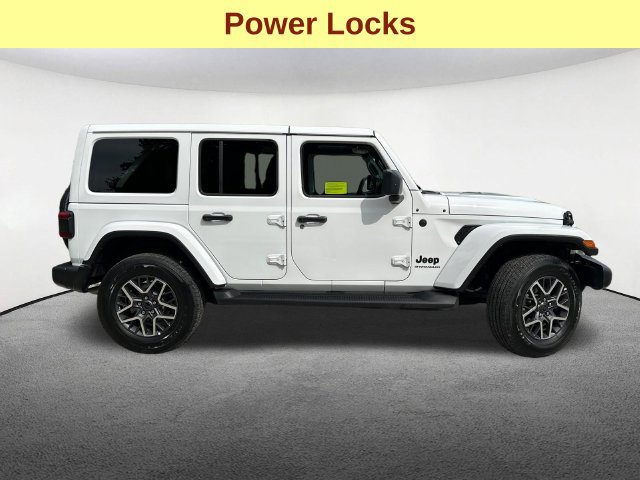 Used 2026 Jeep Wrangler Unlimited Sahara AWD/4WD image 13
