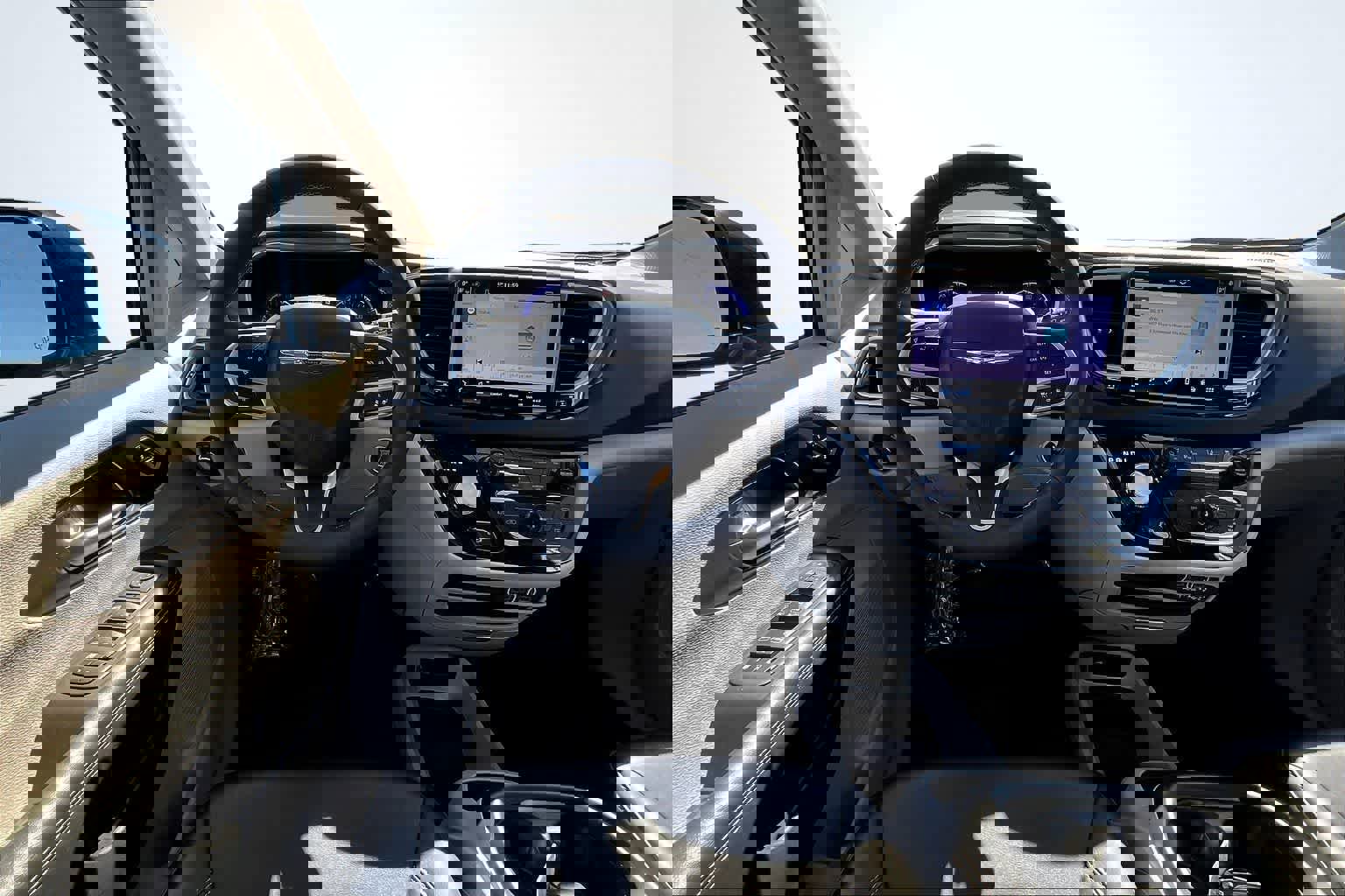 Used 2024 Chrysler Pacifica Touring-L image 15