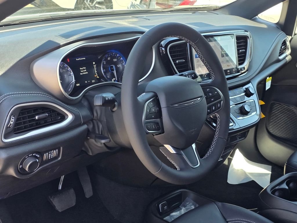 New 2027 Chrysler Pacifica Select w/ Family Tech Group FWD image 7