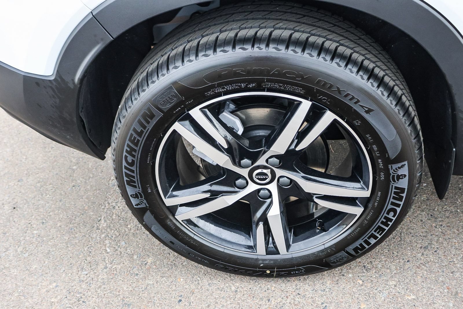 New 2026 Volvo XC40 B5 Core w/ Climate Package AWD/4WD image 13