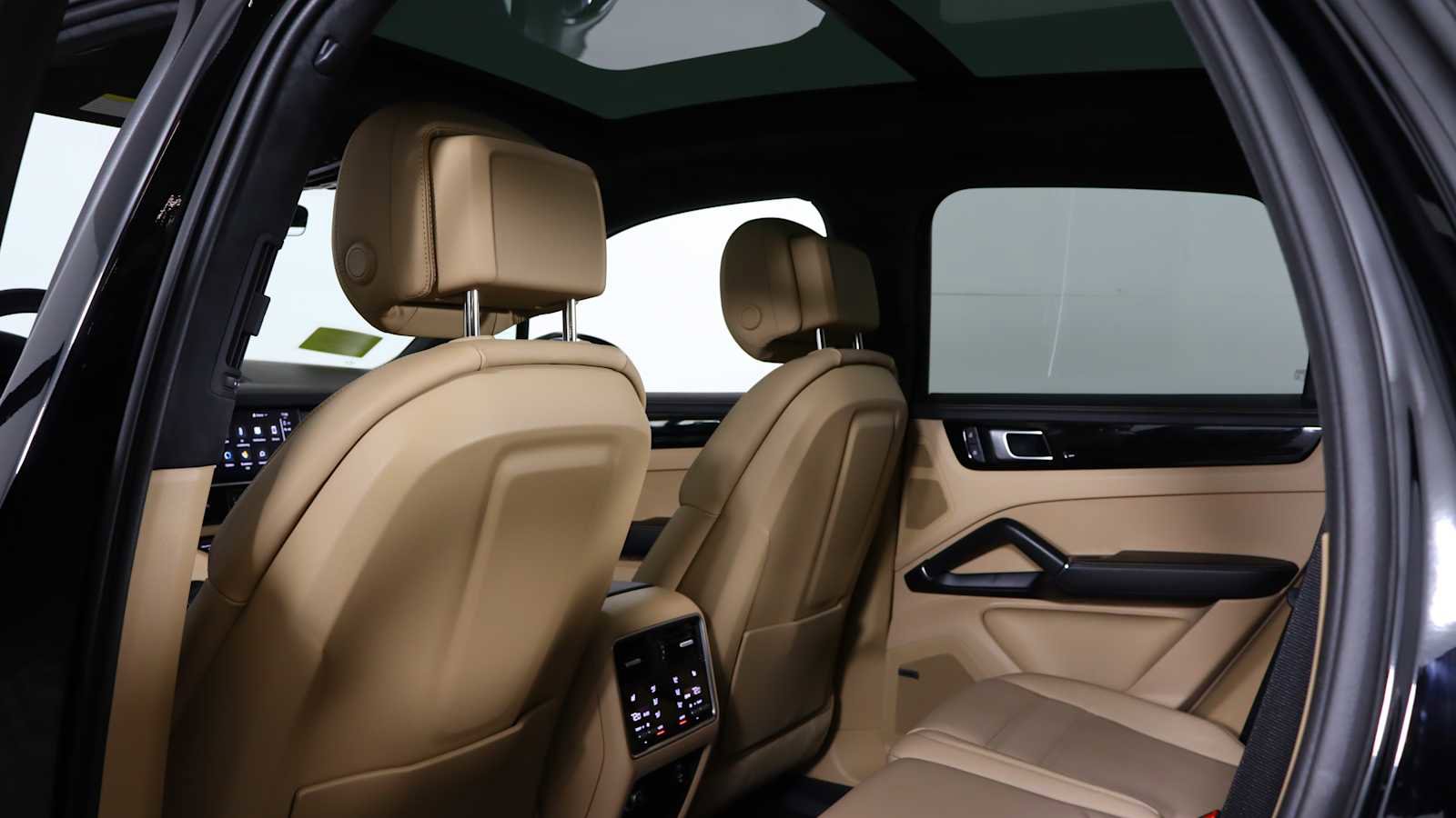 Used 2023 Porsche Cayenne GTS image 28