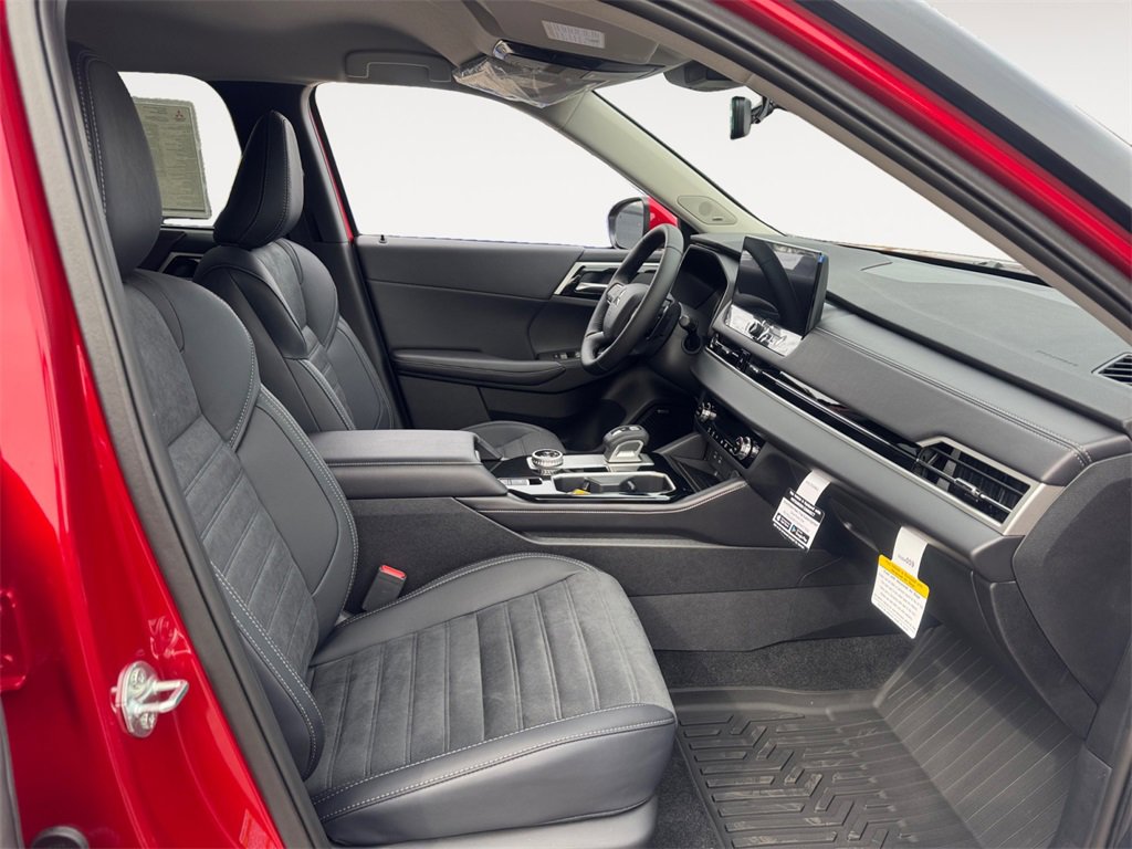 New 2025 Mitsubishi Outlander SE image 15