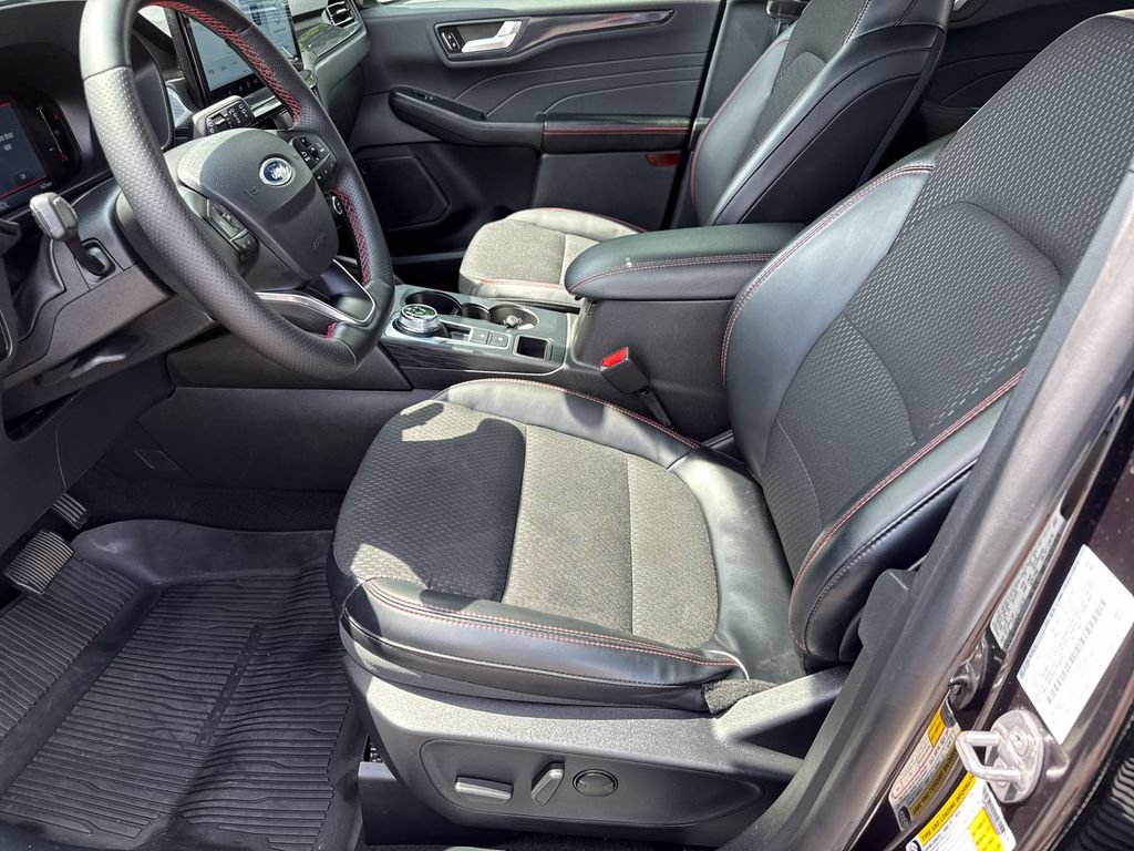 Used 2025 Ford Escape ST-Line Select w/ Tech Pack #1 AWD/4WD image 9