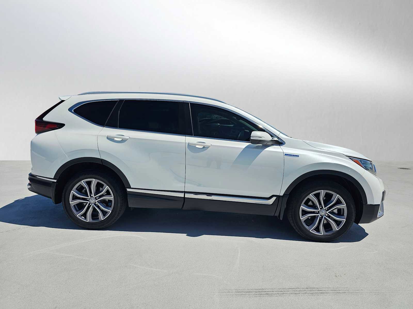 Used 2021 Honda CR-V Touring image 2