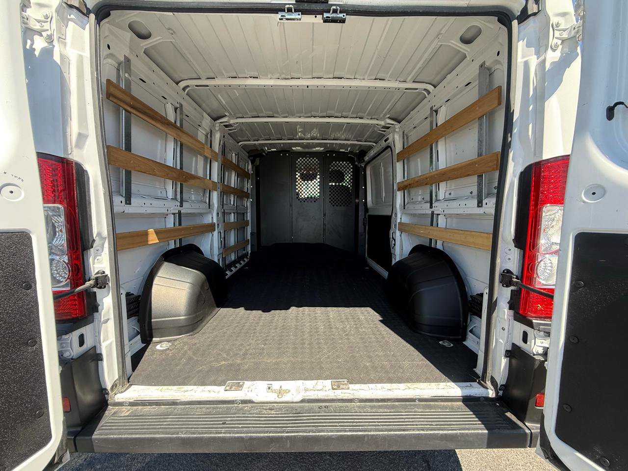 Used 2025 RAM ProMaster 2500 w/ U-Haul Equipment Group FWD image 20