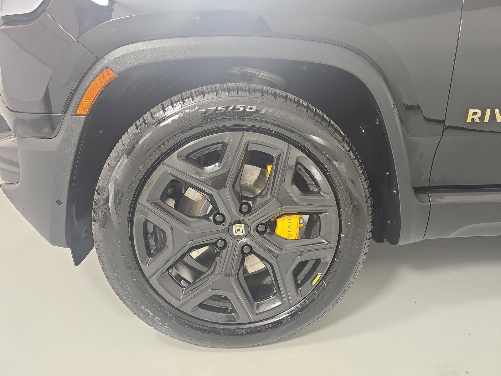 Used 2023 Rivian R1S Adventure image 9