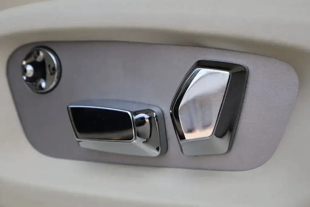 Certified 2014 Rolls-Royce Ghost RWD image 18