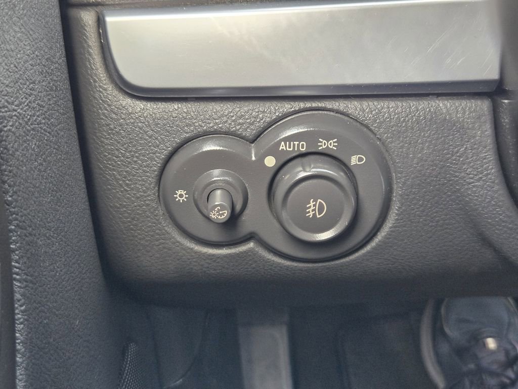 Used 2005 Chevrolet SSR w/ Preferred Equipment Group image 19