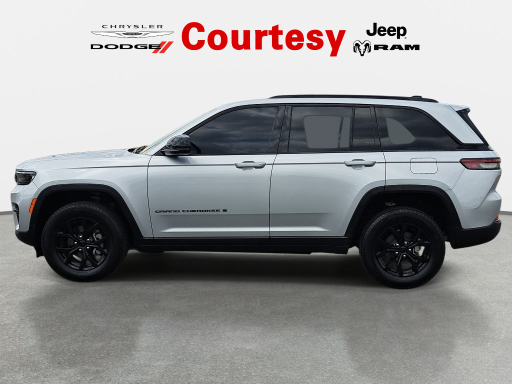 Certified 2025 Jeep Grand Cherokee Altitude AWD/4WD image 7
