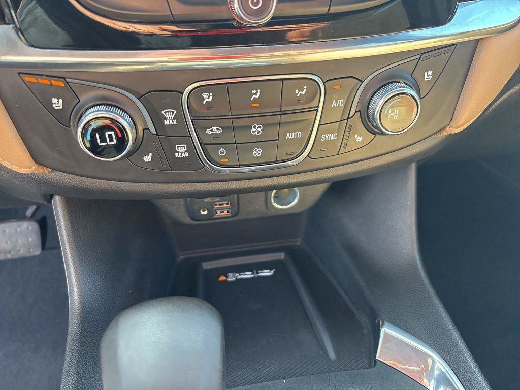 Used 2023 Chevrolet Traverse Premier AWD/4WD image 27