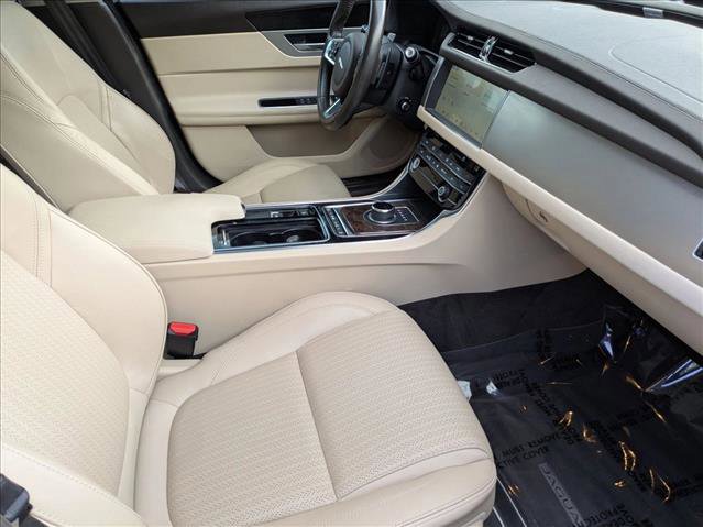 Used 2019 Jaguar XF Prestige image 20