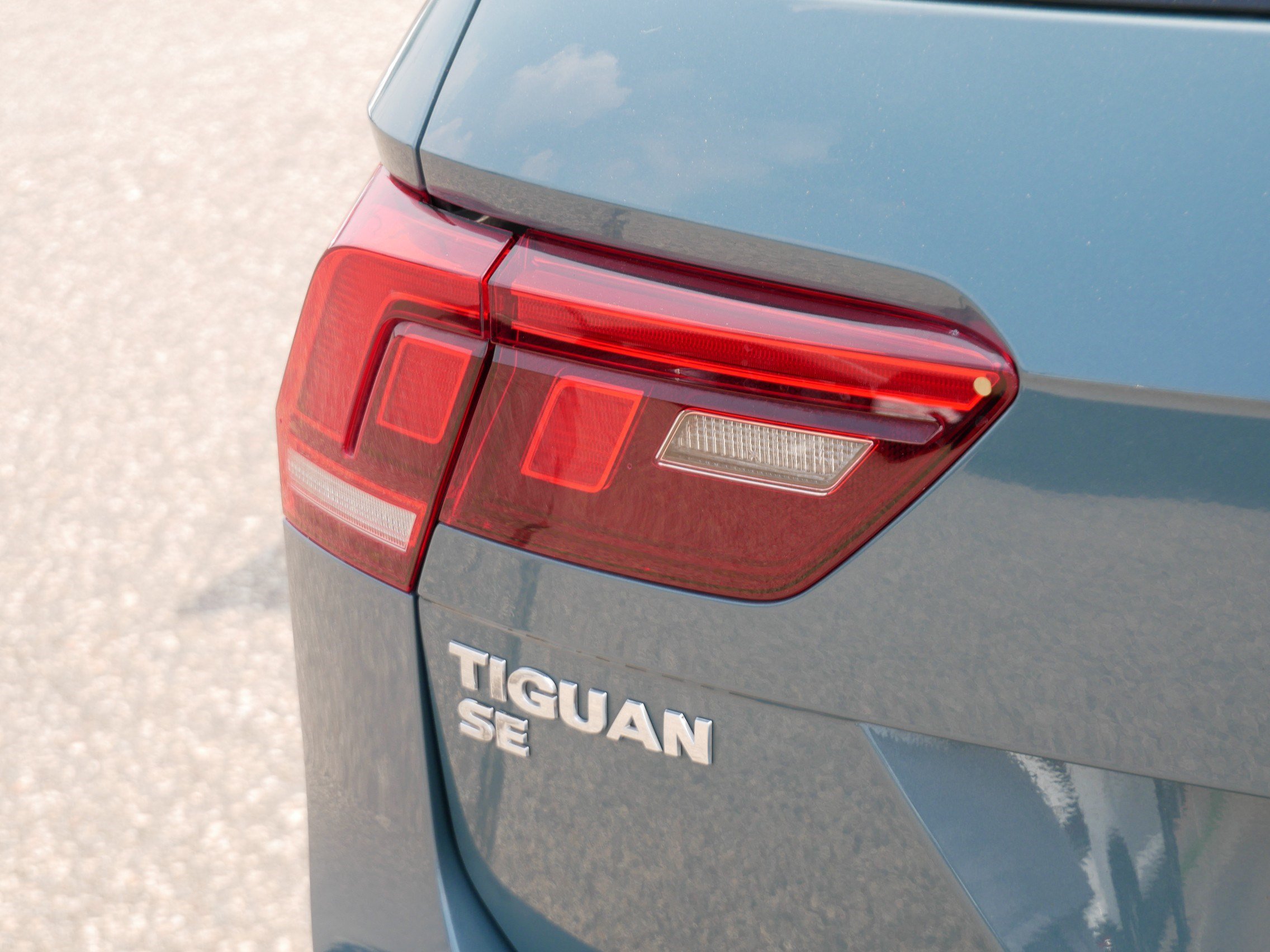 Used 2020 Volkswagen Tiguan SE AWD/4WD image 17