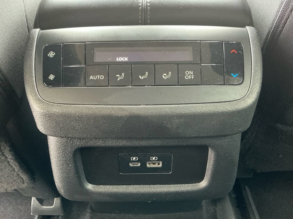 Used 2025 Nissan Pathfinder SV AWD/4WD image 31
