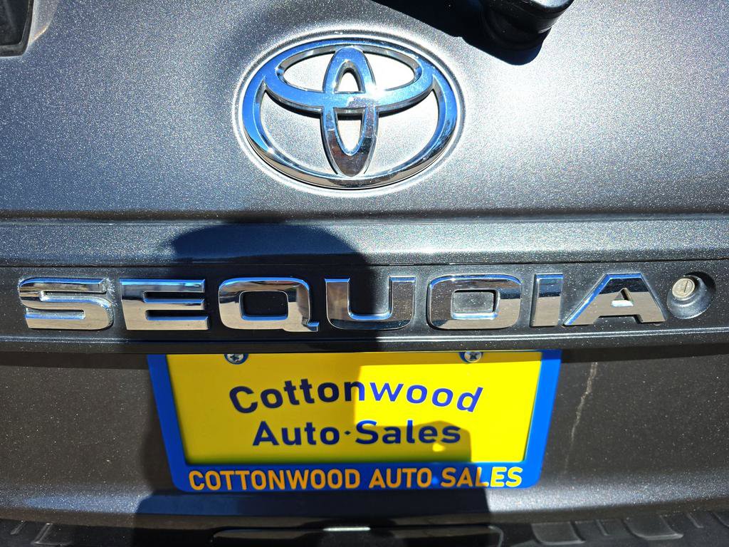 Used 2018 Toyota Sequoia SR5 w/ Carpet Mat Package AWD/4WD image 36