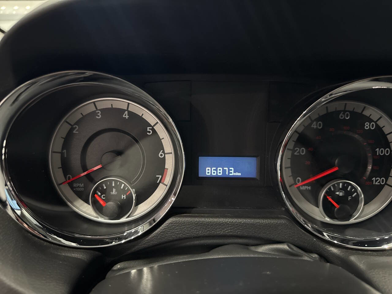 Used 2012 Dodge Grand Caravan SXT w/ UConnect Hands-Free Group image 32